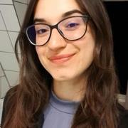 Studentessa magistrale paziente e affidabile, con esperienza come babysitter, aiuta bambini delle elementari in inglese, francese.